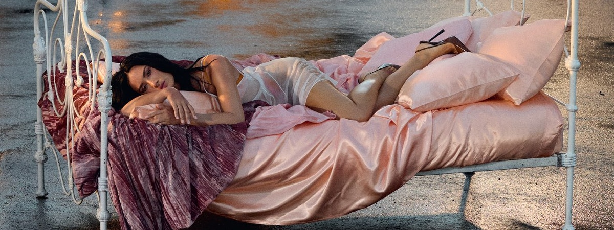 Demi Lovato anuncia capa alternativa e vinil exclusivo de seu novo álbum It’s Not That Deep