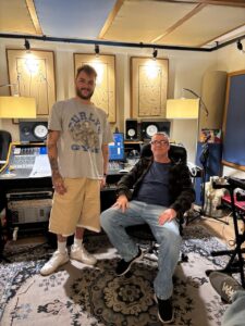 Felipe Poeta e Ale Siqueira unem gerações em projeto que revisita obra de Chico Buarque