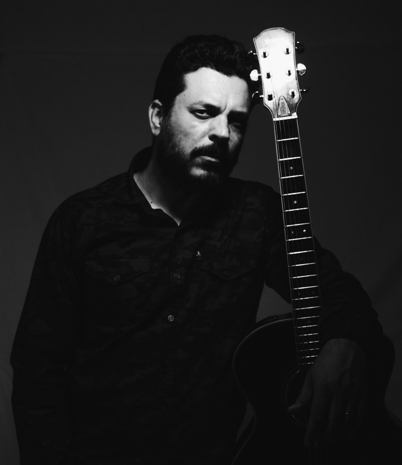 Diogo Darkie lança ‘Canções Tristes Para Corações Partidos’ e transforma dor em música