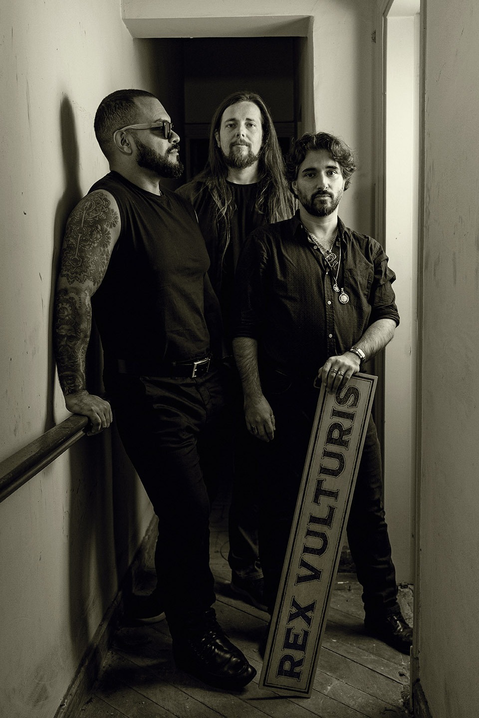 Rex Vulturis estreia com o single ‘Faca entre os dentes’ e apresenta rock autoral sem concessões
