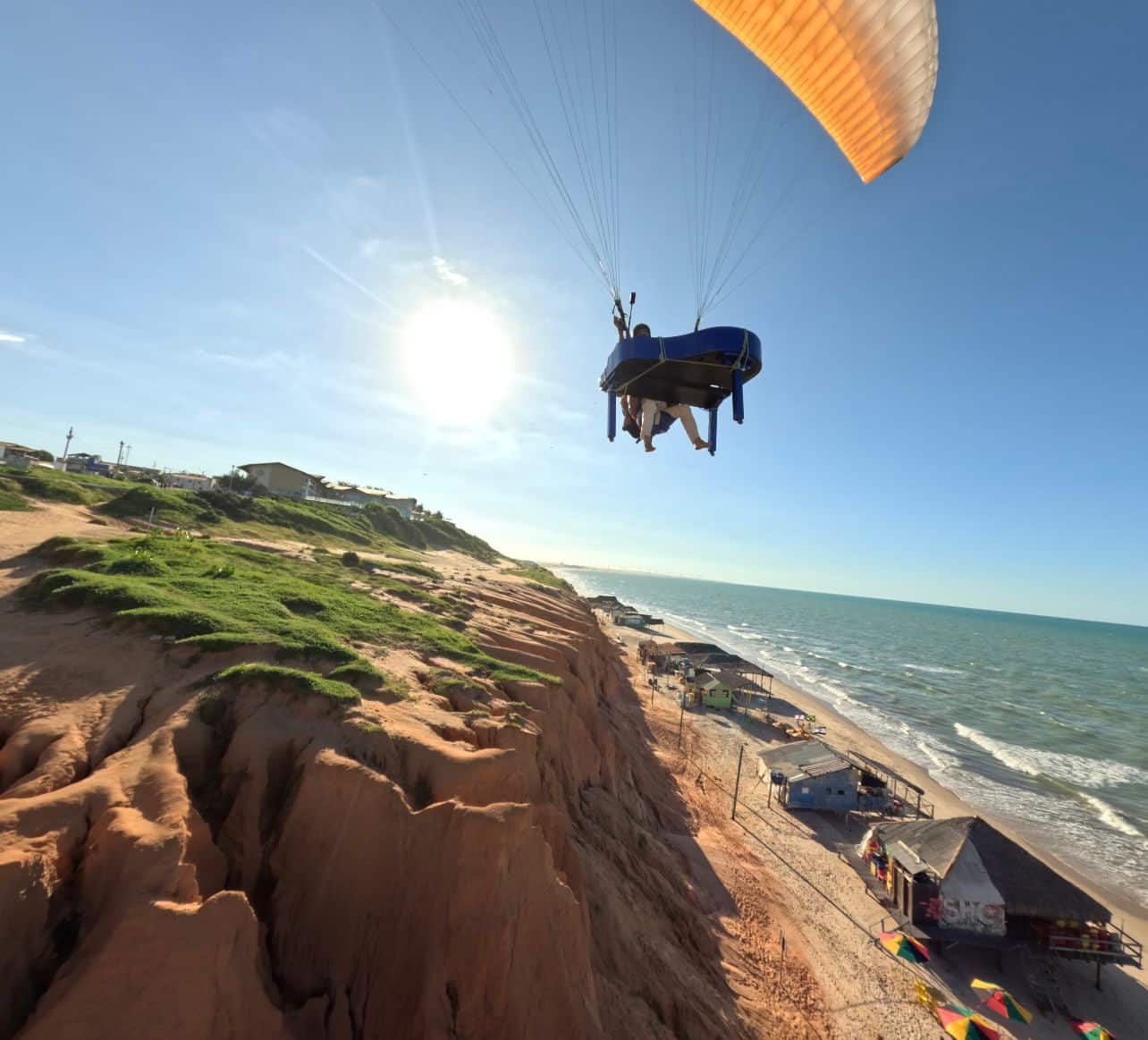 Paulo Rodrigo conquista quinto recorde nacional ao tocar piano durante voo de parapente