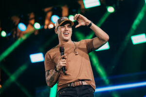 Após finalizar o maior São João da carreira, Zé Vaqueiro lança “Muído do Original Vol. 2” com releituras de sucessos