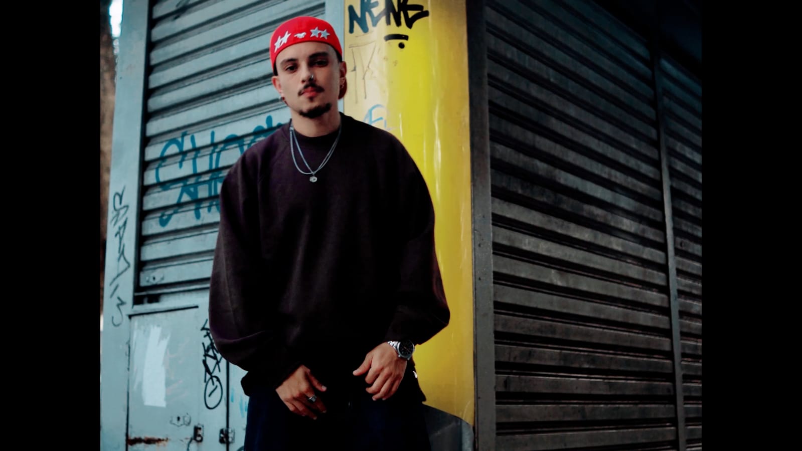 ‘Visão’ reforça a identidade artística de DENI no rap nacional