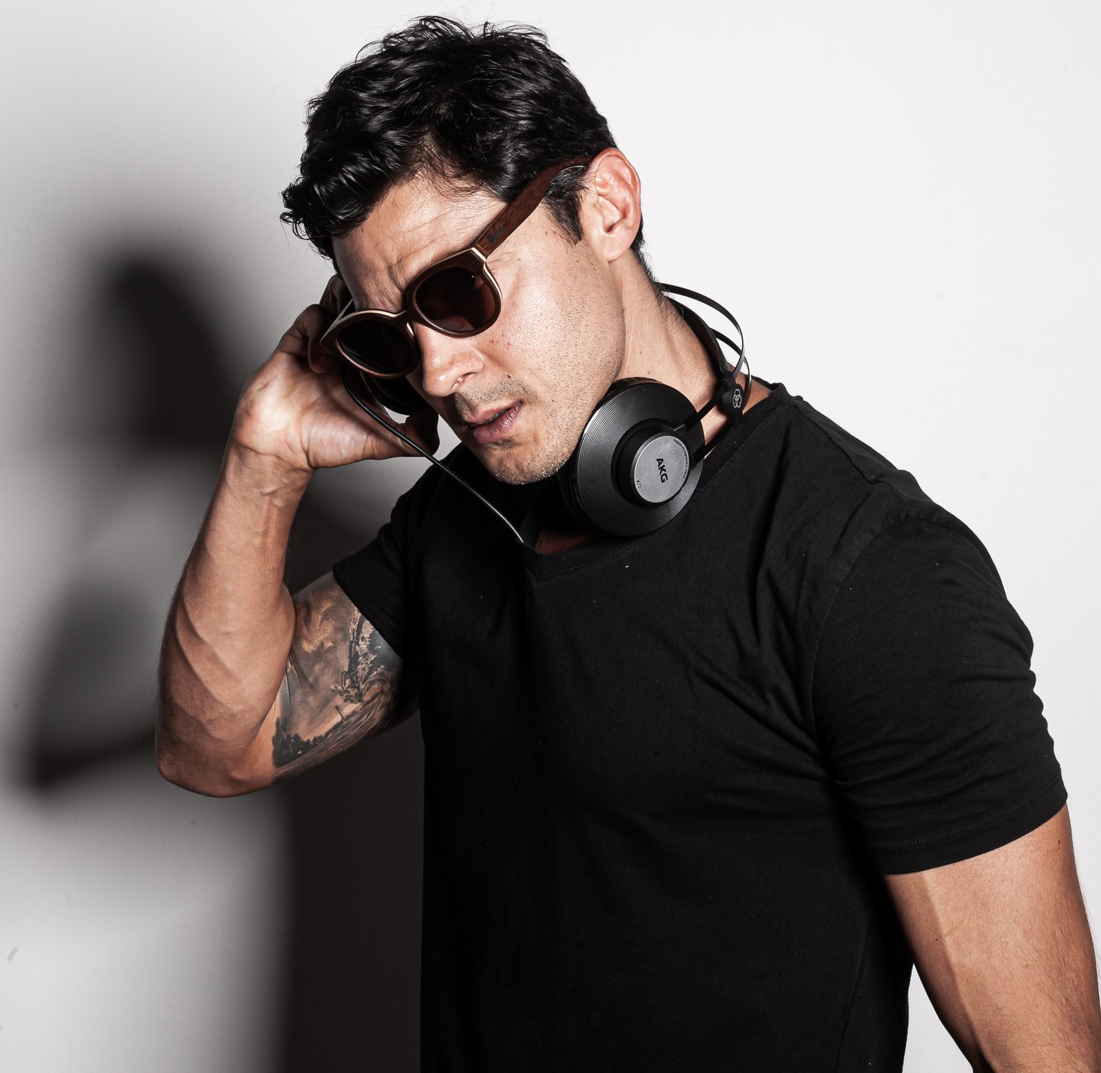 A luz de Miami ilumina a nova fase de Cassiano Krüger na música eletrônica