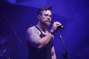 Wes Krux prepara versão acústica de seu repertório na Cidade do México