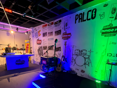 Rádio Mundo Pop transforma estúdio em palco permanente para shows ao vivo