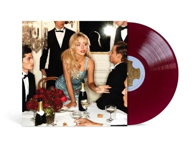Sabrina Carpenter lança novo álbum ‘Man’s best friend’ e clipe dançante de ‘Tears’
