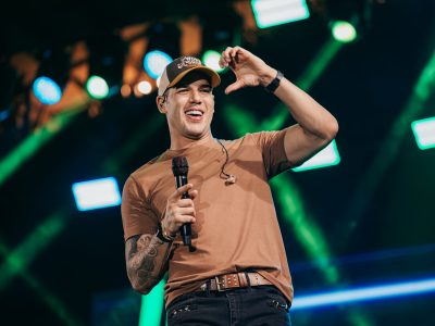 Após finalizar o maior São João da carreira, Zé Vaqueiro lança “Muído do Original Vol. 2” com releituras de sucessos