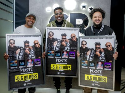 Pixote celebra mais de 5,6 bilhões de streams em seus álbuns e comemora com prêmios de Diamante, Platina e Ouro