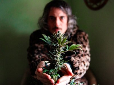 BIO transforma experiência com cannabis medicinal em reggae no novo single “Natural Medicine”