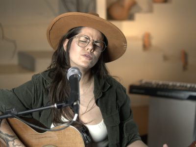 Bia Andrade lança ‘Desculpas’ e consolida projeto que une MPB e sertanejo contemporâneo