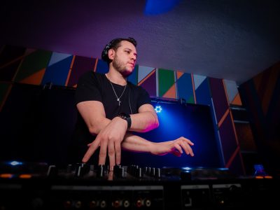 ‘Toca no Pai’ marca nova fase autoral de Dani Gazulla e chega com aposta em refrão contagiante para os shows
