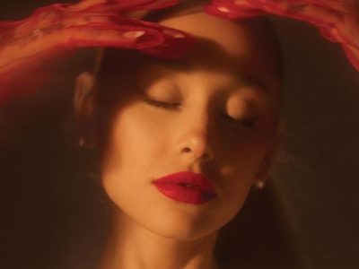 Ariana Grande anuncia versão deluxe do álbum Eternal Sunshine