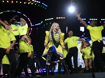 Lady Gaga emociona e entrega espetáculo histórico em show no Rio de Janeiro
