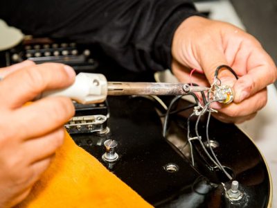 5 sinais de que sua guitarra pode estar sabotando o seu som sem você perceber