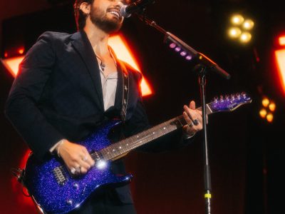 ‘Gustavo Mioto emociona o público em noite inesquecível da turnê Inconfundível no Rio de Janeiro’