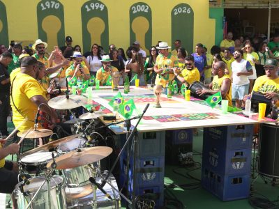 Deu Samba recria clima das Copas e grava audiovisual que une futebol e pagode em Santa Luzia