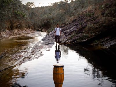 ‘Emmano celebra a força do mar em novo single que homenageia Yemanjá’