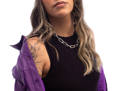 ‘Sangue de guerreiro’ eleva Lana Rox como uma das vozes mais autênticas do rock nacional