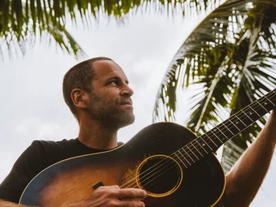 Jack Johnson retorna ao Brasil em fevereiro de 2027 com três shows da turnê SURFILMUSIC.