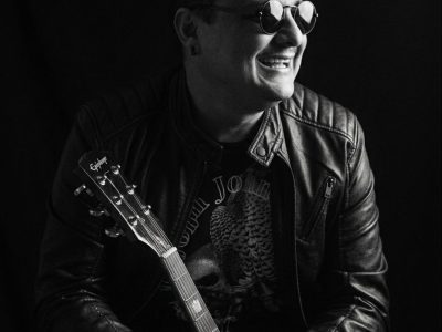 Conheça Fabinho Frejat, artista que há duas décadas mantém viva a essência do rock nacional