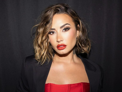 Demi Lovato dá pistas de retorno musical após hiato e agita fãs com post resgatado de 2016