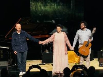 Epílogo do 32º Porto Alegre em Cena traz estreia nacional de complexo b com Adriana Calcanhotto, João Camarero e José Miguel Wisnik, além de outros dois projetos de muito sucesso