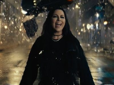 Evanescence lança clipe de ‘Who Will You Follow’ com crítica à desinformação e caos urbano