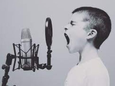 Voz em foco no dia mundial da voz reforça cuidados com a saúde vocal