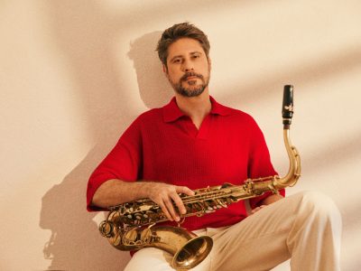 Saxofonista, arranjador e compositor Cesar Roversi investiga fusão de ritmos brasileiros na faixa “Quarteto Ternário”