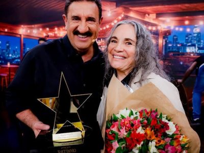 ‘Regina Duarte é homenageada com troféu inédito no Boteco do Ratinho’